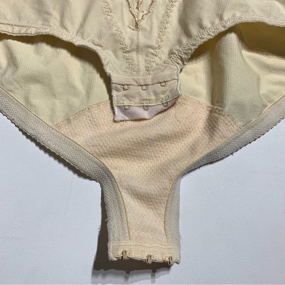 VINTAGE shape wear bodysuit wit cup size C 34 - Picture 2 of 7